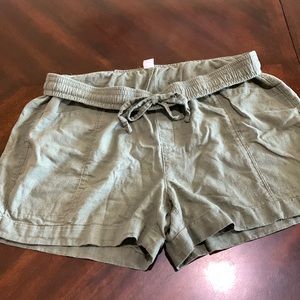 Old Navy, Large, Green Linen Shorts with front & back Pockets